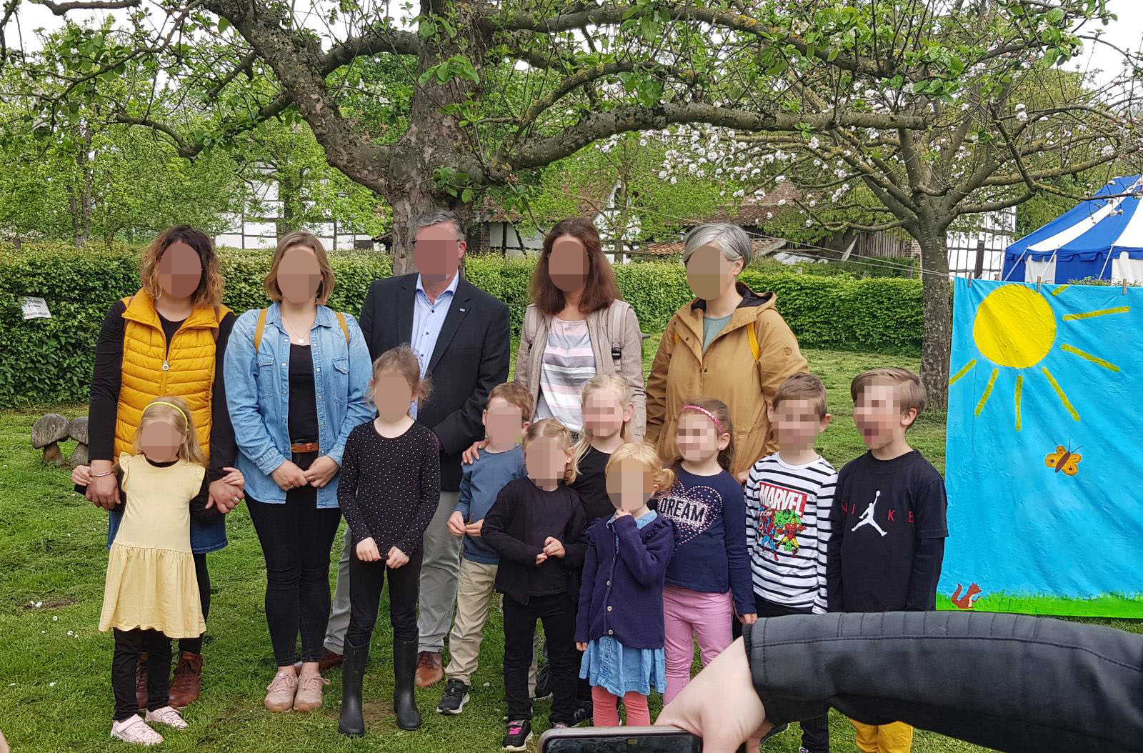Der Kindergarten Raupe Nimmersatt wurde für weitere 5 Jahre als Naturpark-Kita ausgezeichnet